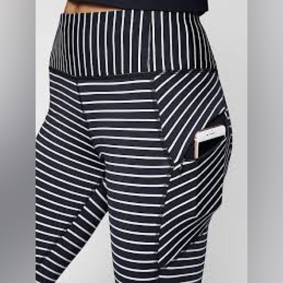 Athleta Navy White Striped Contender 7/8 Leggings Tights small - Picture 9 of 17